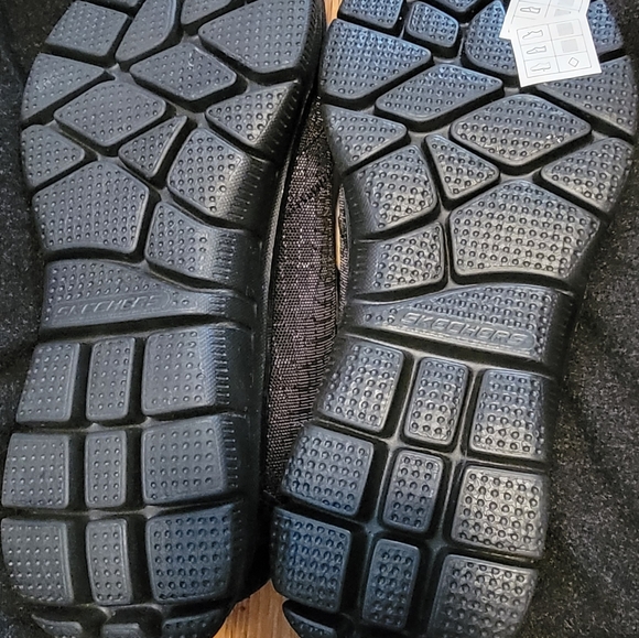 Skechers walking shoes - Picture 8 of 8